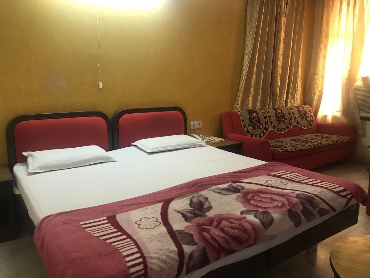 Hotel Sukant Palace Delhi  Exterior photo